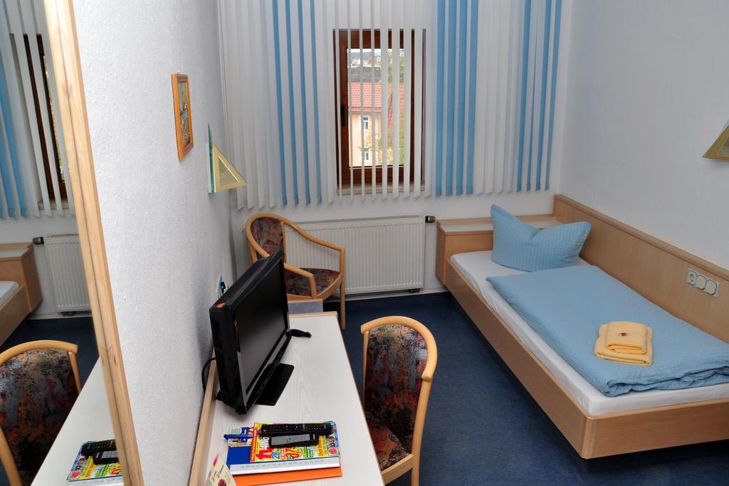 Hotel Am Hohen Schwarm Saalfeld Saale Bagian luar foto