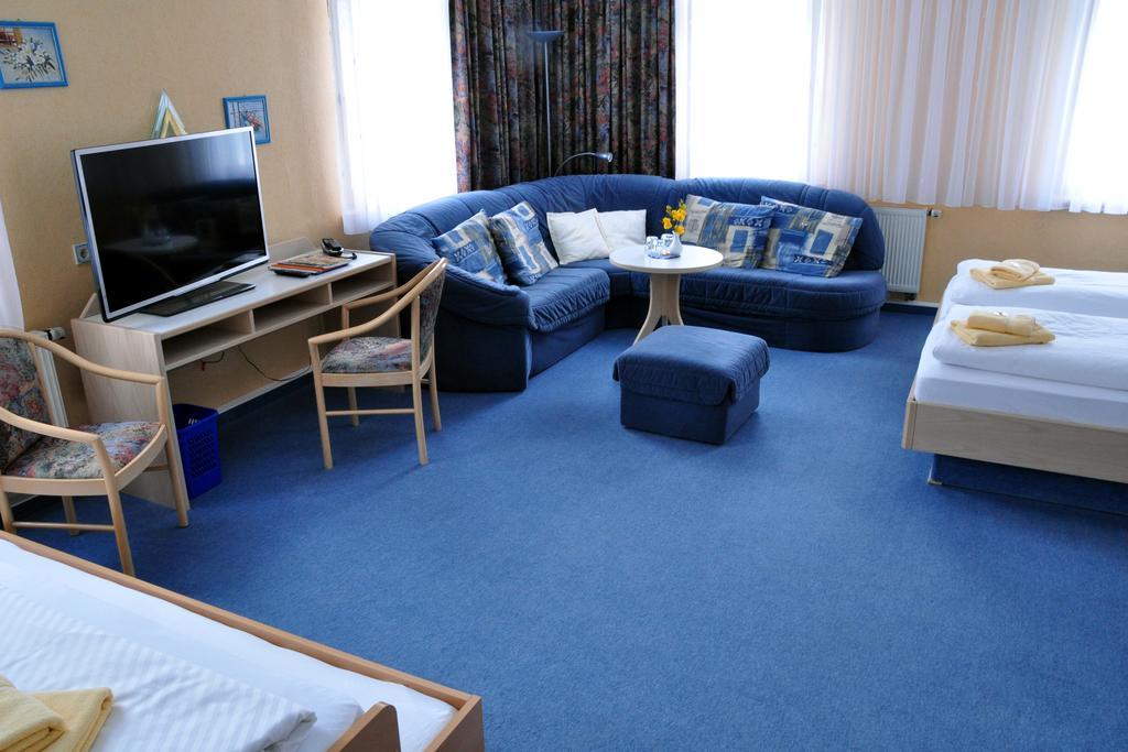 Hotel Am Hohen Schwarm Saalfeld Saale Bagian luar foto