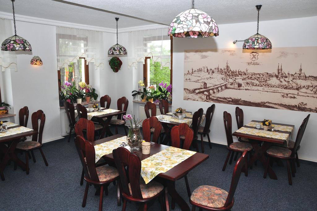 Hotel Am Hohen Schwarm Saalfeld Saale Bagian luar foto
