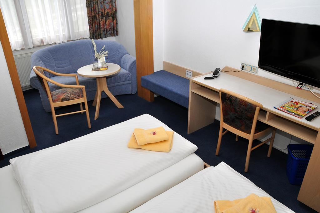 Hotel Am Hohen Schwarm Saalfeld Saale Bagian luar foto