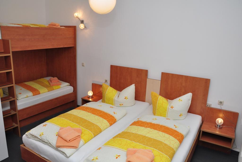 Hotel Am Hohen Schwarm Saalfeld Saale Bagian luar foto