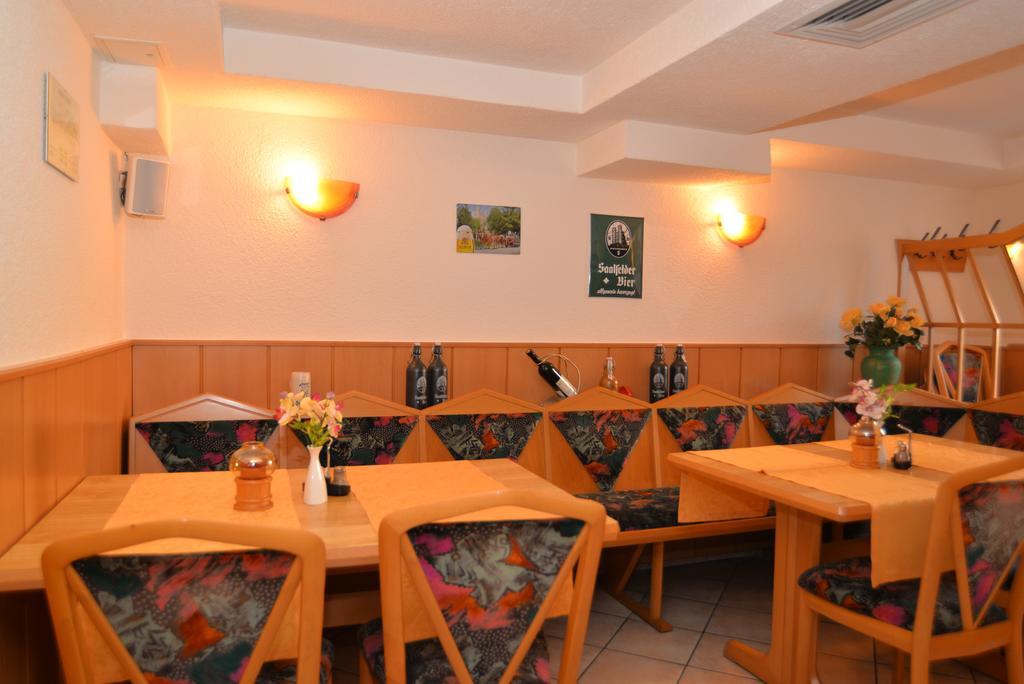 Hotel Am Hohen Schwarm Saalfeld Saale Bagian luar foto