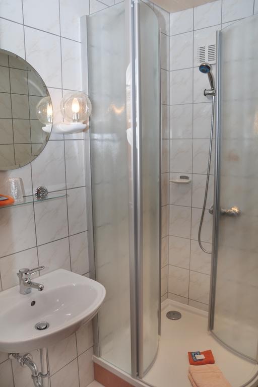 Hotel Am Hohen Schwarm Saalfeld Saale Bagian luar foto