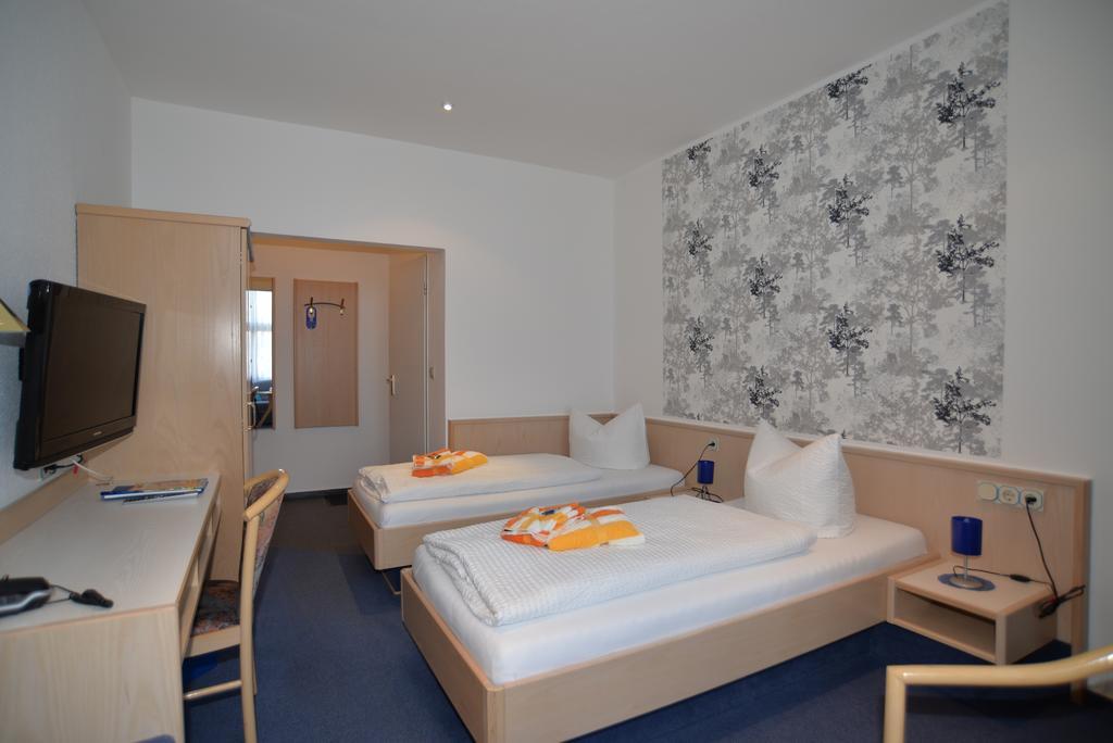 Hotel Am Hohen Schwarm Saalfeld Saale Bagian luar foto